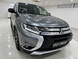 Mitsubishi Outlander 2.4 CVT 4WD Sunroof Facelift 2015 Silver Rear Entertainment 